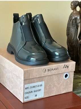 NIB BONAVI  Stylish everyday patent leather ankle boots dark grey. s38 (7-7.5)